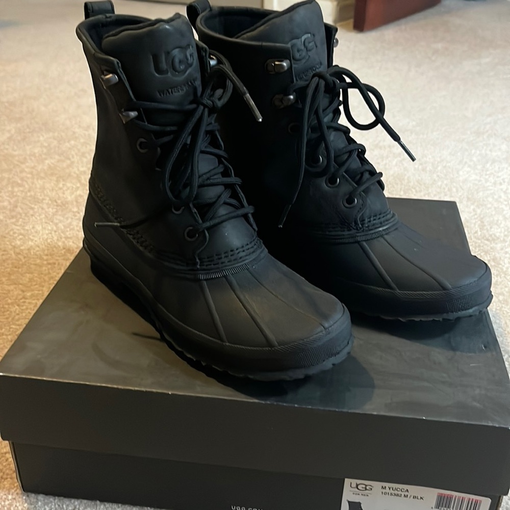 Ugg mens boots 8.5 new